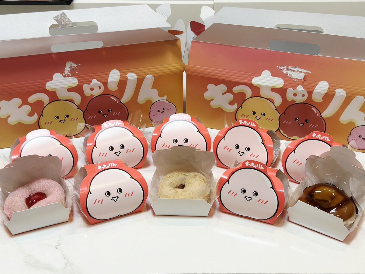 Sarax_xVTuber's tweet photo. もっちゅりん爆買い～💗
やっと食べれた🍩 https://t.co/7fJvih6Gur