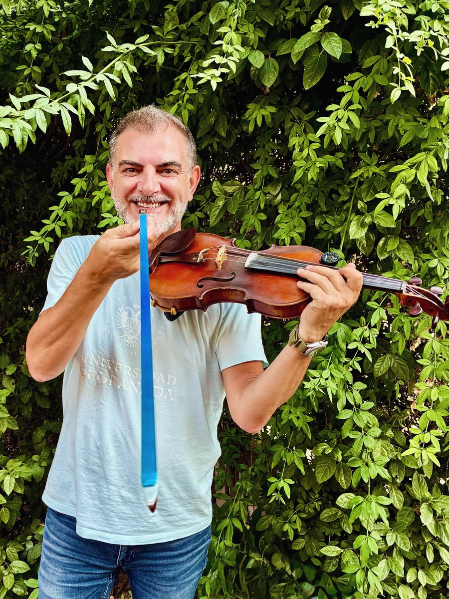 lanbrue's tweet photo. Mi nuevo arco proyecta sonidos de color “blue” 🩵🎻 ¡Encantado!

#concierto #musica #arco #violin https://t.co/VVeQbpmMJB