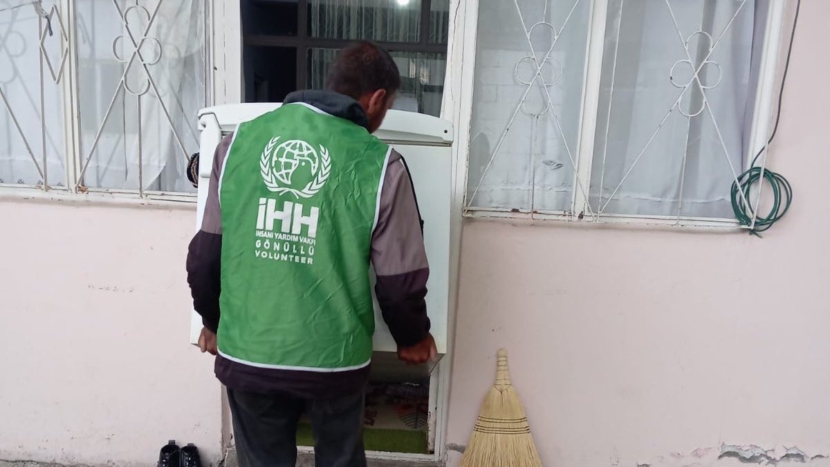 Agriihh's tweet photo. İyilik, kapıları çalmaya devam ediyor. 💚

Ağrı İHH, yetim ve ihtiyaç sahibi aileleri ziyaret ederek gıda ve ev eşyası desteğinde bulundu. https://t.co/QHDT8SOYri