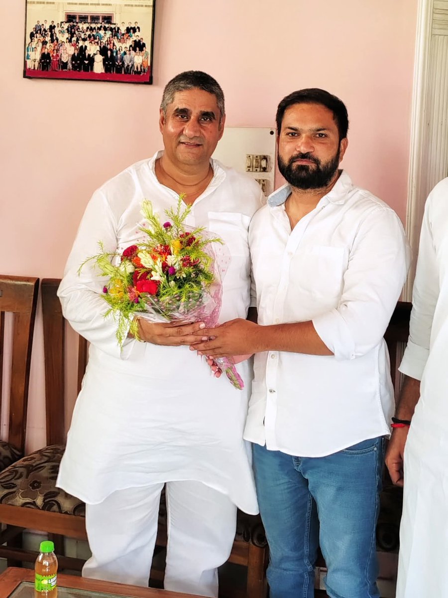kameshratan's tweet photo. अखिल भारतीय कांग्रेस कमेटी के राष्ट्रीय सचिव हिमाचल प्रदेश व् चंडीगढ़ के सहप्रभारी बड़े भाई विदित चौधरी जी को जन्मदिन की बहुत बहुत बधाई एवं शुभकामनायें ।
@vidit_congress https://t.co/nZJz3fydh9