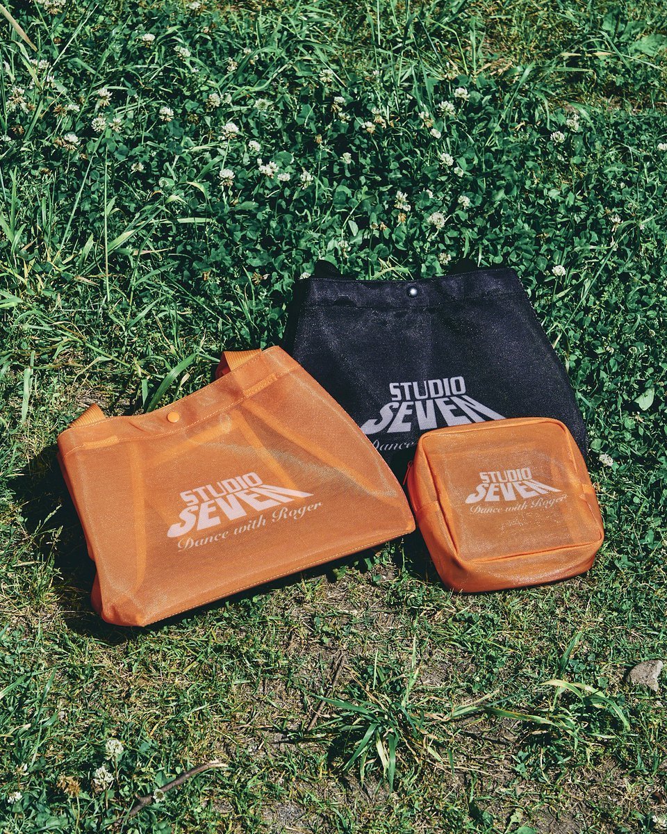 _STUDIOSEVEN's tweet photo. 【New Arrival】

Mesh Square Pouch
￥3,960 tax in

“STUDIO SEVEN Dance with Roger”をキーモチーフにした、サマーコレクション🌻

程よい透け感が特徴で、小物を収納しやすい使いやすいサイズ感に仕上げたスクエアポーチ👝

〈ONLINE〉
https://t.co/itrxwStNje

#STUDIOSEVEN
#スタジオセブン https://t.co/AthbCgrwbk
