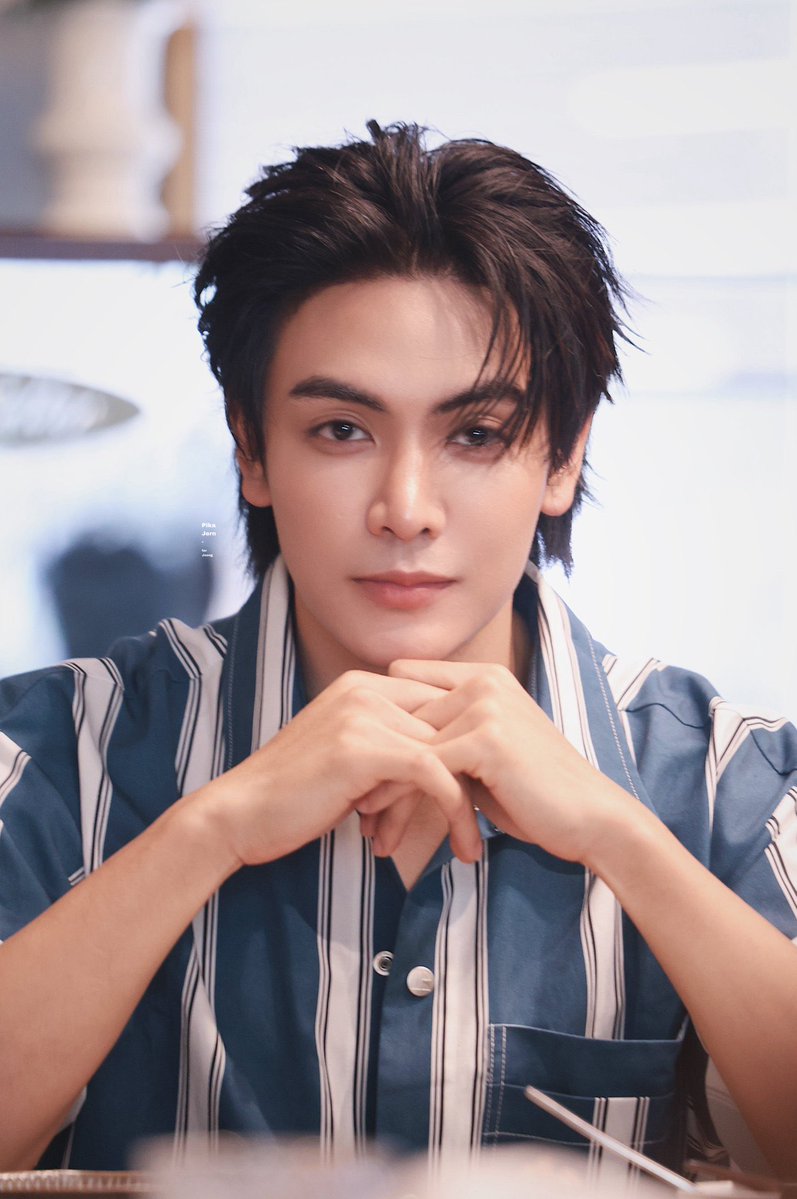 jamieJom21's tweet photo. จ่าฝูงพ่อเอเรนมาก

#GarnierMochiImissyoujoongtripd1
 #จุงอาเชน #JoongArchen https://t.co/4HngHFuvHu