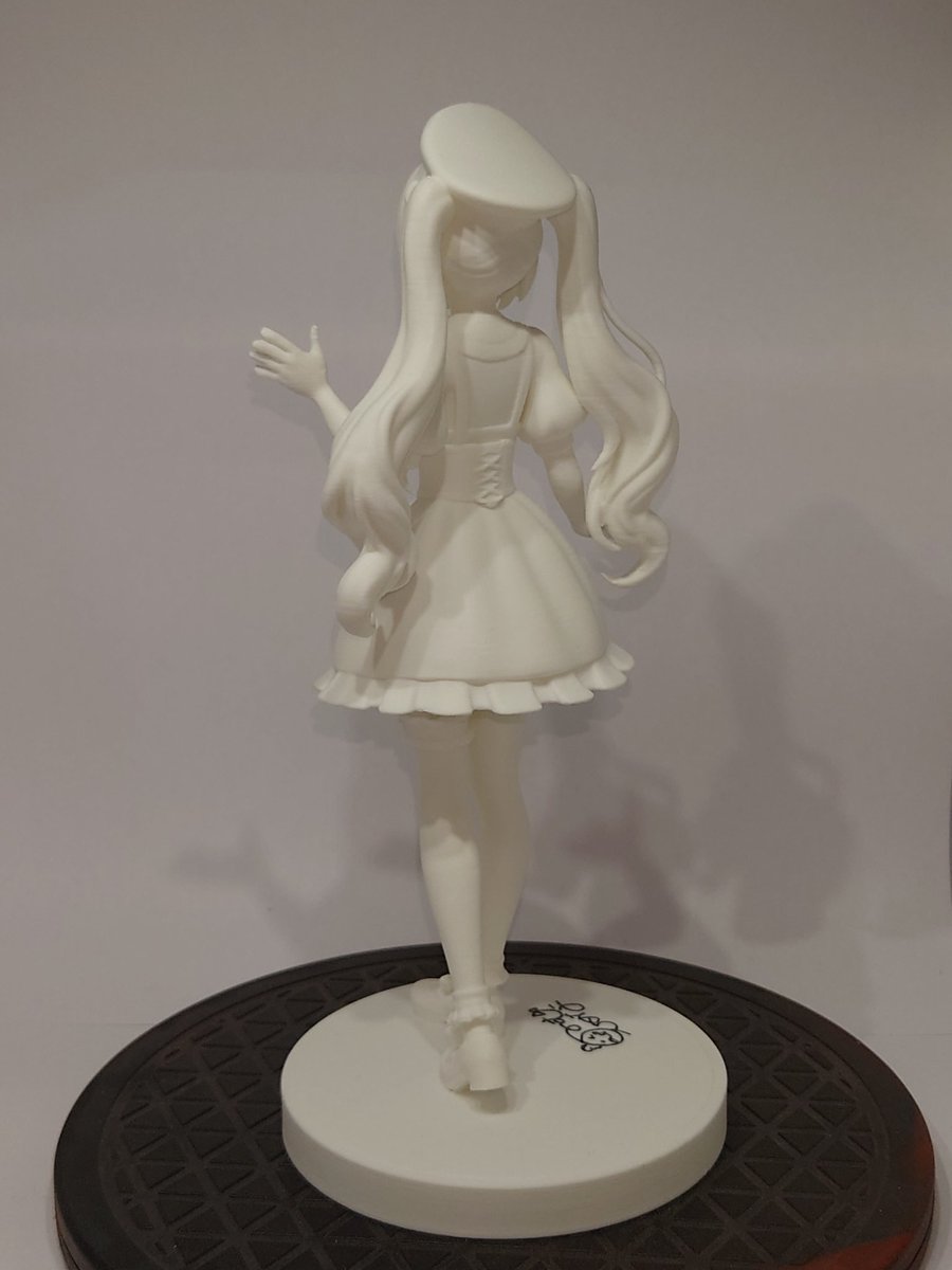 syu_006's tweet photo. なんと、フィギュア抽選に当選しました!

今日無事届きました。
立体物うれしすぎる!

プロトタイプなのでこのまま飾っておきたい気持ちはありますが…
加工することも見越してデカールもついてますし姫様も言ってたので拙い技術ですが塗って見ようかなと思います。

#姫生のーむ https://t.co/OUrdPu8AJx