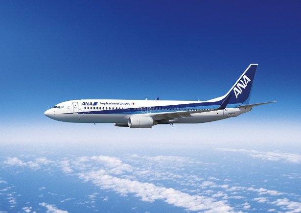 ticket_king's tweet photo. ANA(全日空)とJAL(日本航空)の優待割引券が入ってきました。１枚で国内全路線の片道運賃が50％OFFになる券です。有効期限はどちらも来年の11/30までで、お買い得な来年の5/31まで有効の券もあります。      
#ANA #全日空 #JAL #日本航空 #株主優待 #広島空港 #岩国空港 #航空券 https://t.co/PkrhdRUbfw