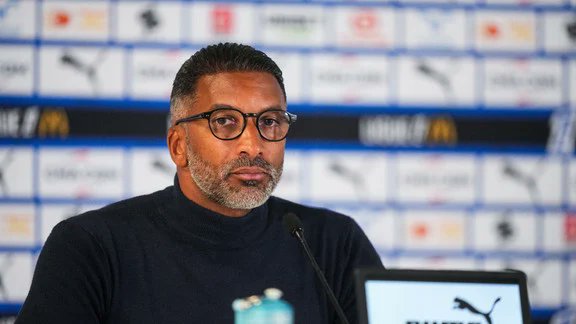 OManiaque's tweet photo. Selon @laprovence, l’#OM a ces dernières heures, timidement pris contact avec le clan Beye pour dessiner les contours d’un futur divorce. 

Pendant ce temps- là avec ses adjoints, Beye a déjà préparé un programme de reprise, avec stage(s) et suivi des programmes individuels pour les  non-internationaux.