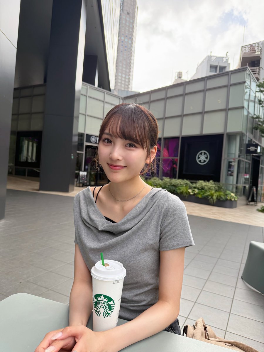 13mizuki_5's tweet photo. ドリンクが 大きいから小柄見える？？

----175cmです---- https://t.co/OXWvLGseEn