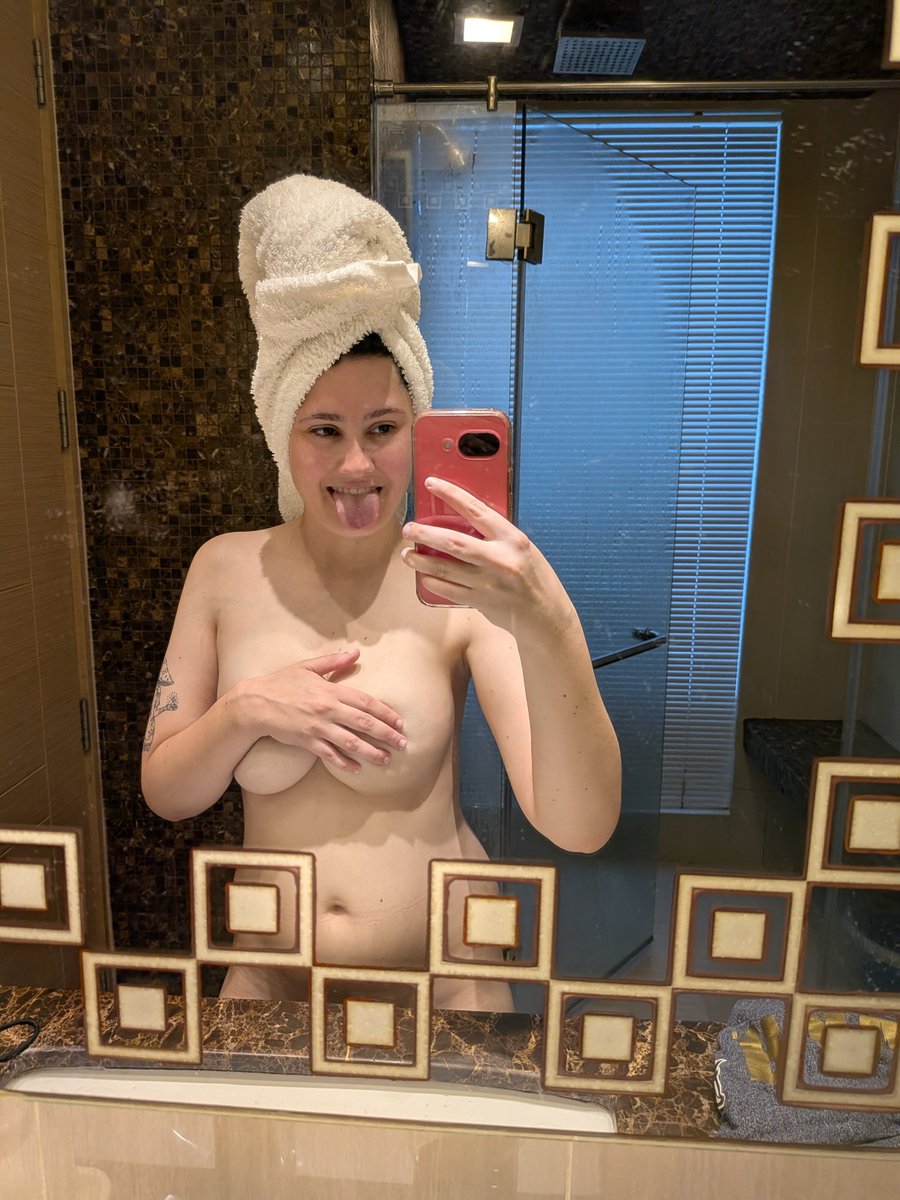 autumnbabe2007's tweet photo. Shower with me?💦 #bigtits #allnatural #Onlyfans https://t.co/UakAmIN6vh