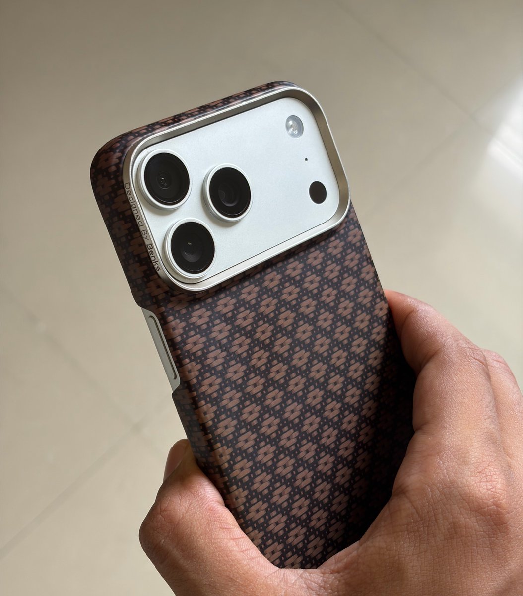 ShishirShelke1's tweet photo. I’ve tried a bunch of cases and this is still my favorite.

Been using it for 7 months now and it’s held up really well. https://t.co/Ytocvtq2bI