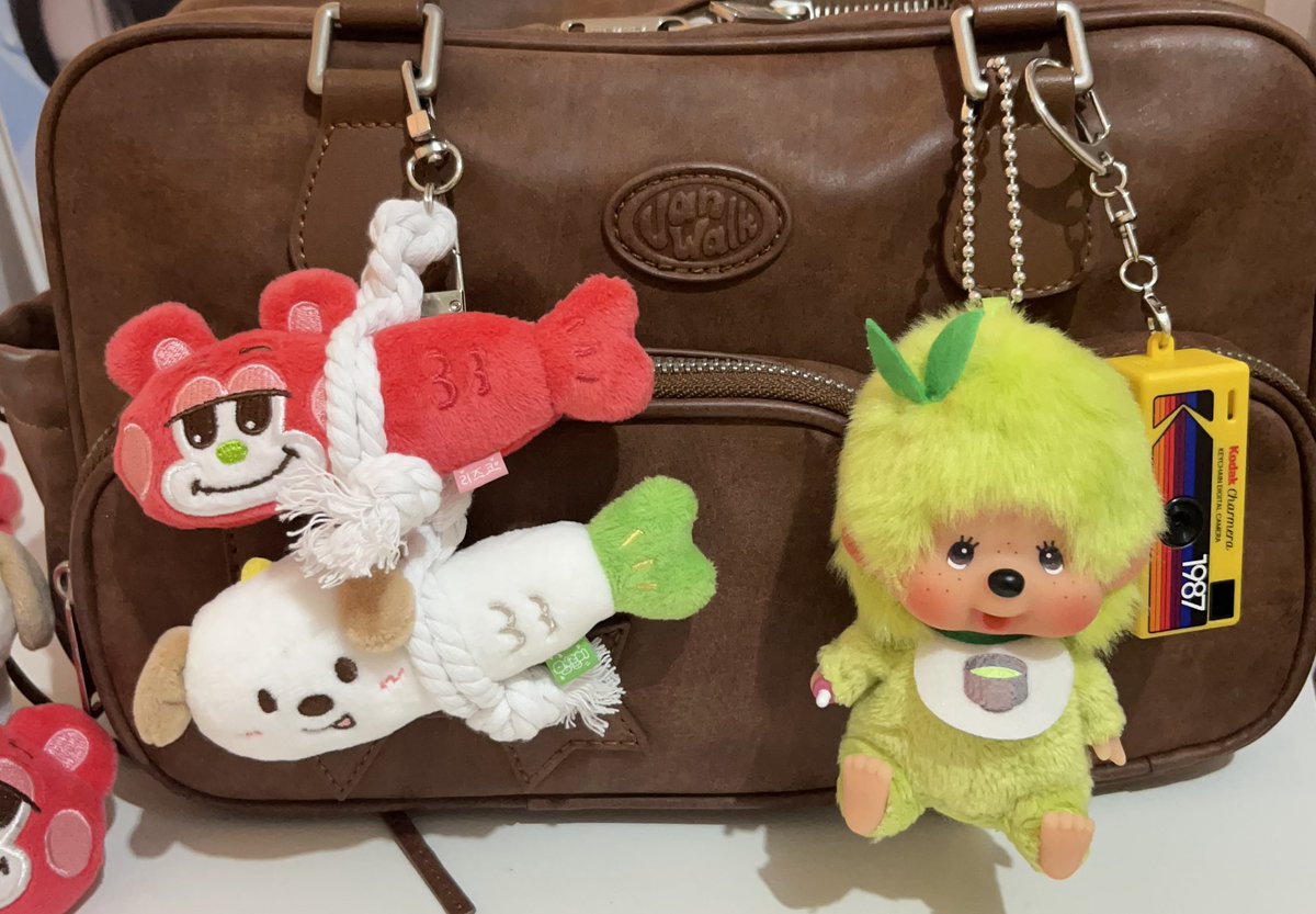 hiviescus's tweet photo. this color combi!!!! 🍀🍓🌟 https://t.co/5ME1JuopbA
