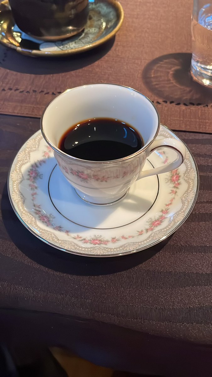 handa11416's tweet photo. 米沢の看板のない珈琲屋さん
デミタス出てくるまで30分
さてどんなお味か？ https://t.co/gZXVoHC1na