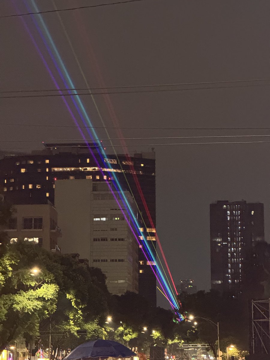 Lostmac's tweet photo. Ha llegado el rayo homosexualizador 💪🏻 https://t.co/5Vmw3s4y9S