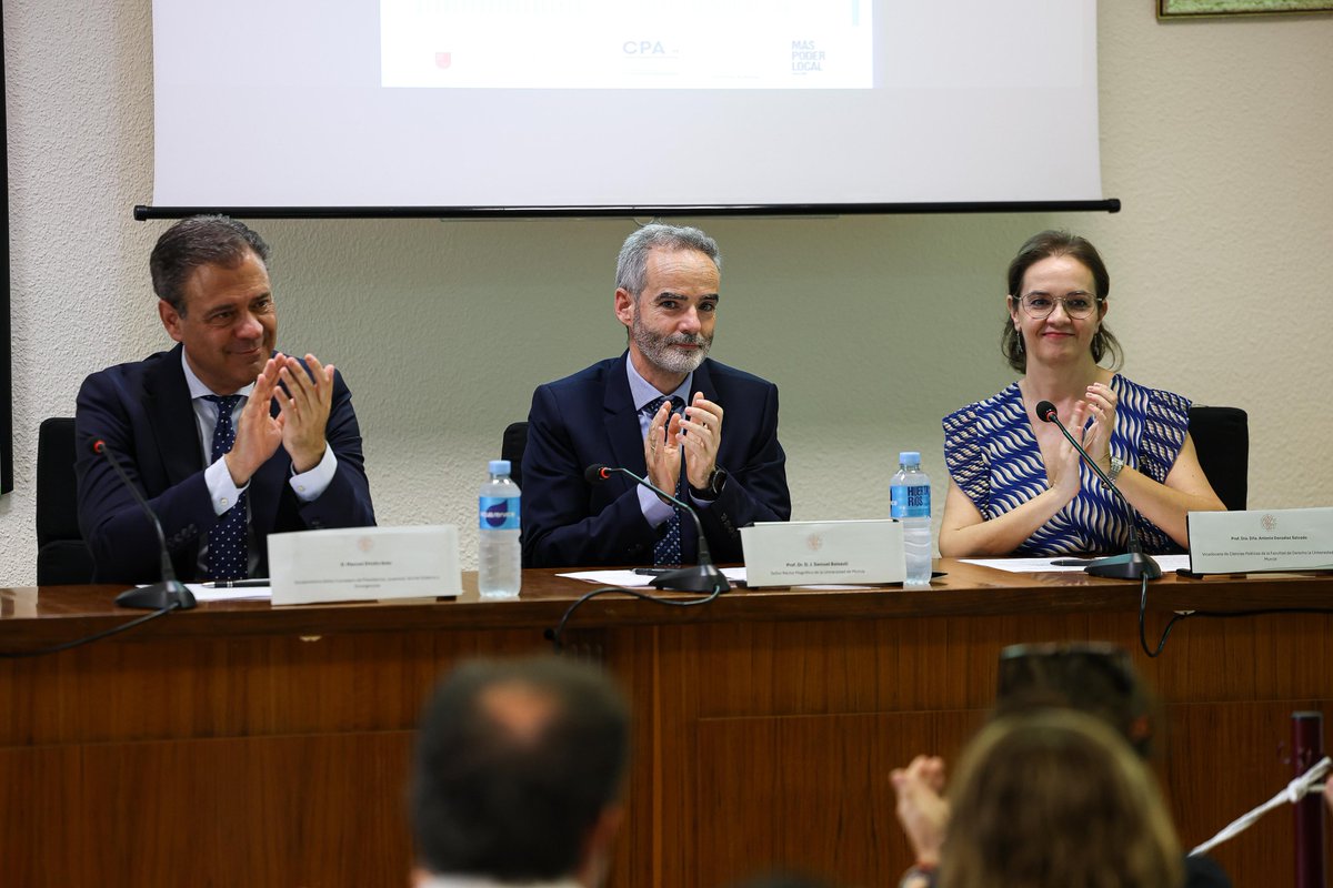 samuelrectorumu's tweet photo. Enhorabuena a los jovenes ganadores del II Concurso regional de Ensayos en Ciencia Política ‘Juan J. Linz’    Gracias a los participantes de todas las fases y a los centros educativos por el esfuerzo y el trabajo realizado #UniversidadDeMurcia #CátedraPolíticasPúblicas #RectorUMU https://t.co/6tLdgcmx5c