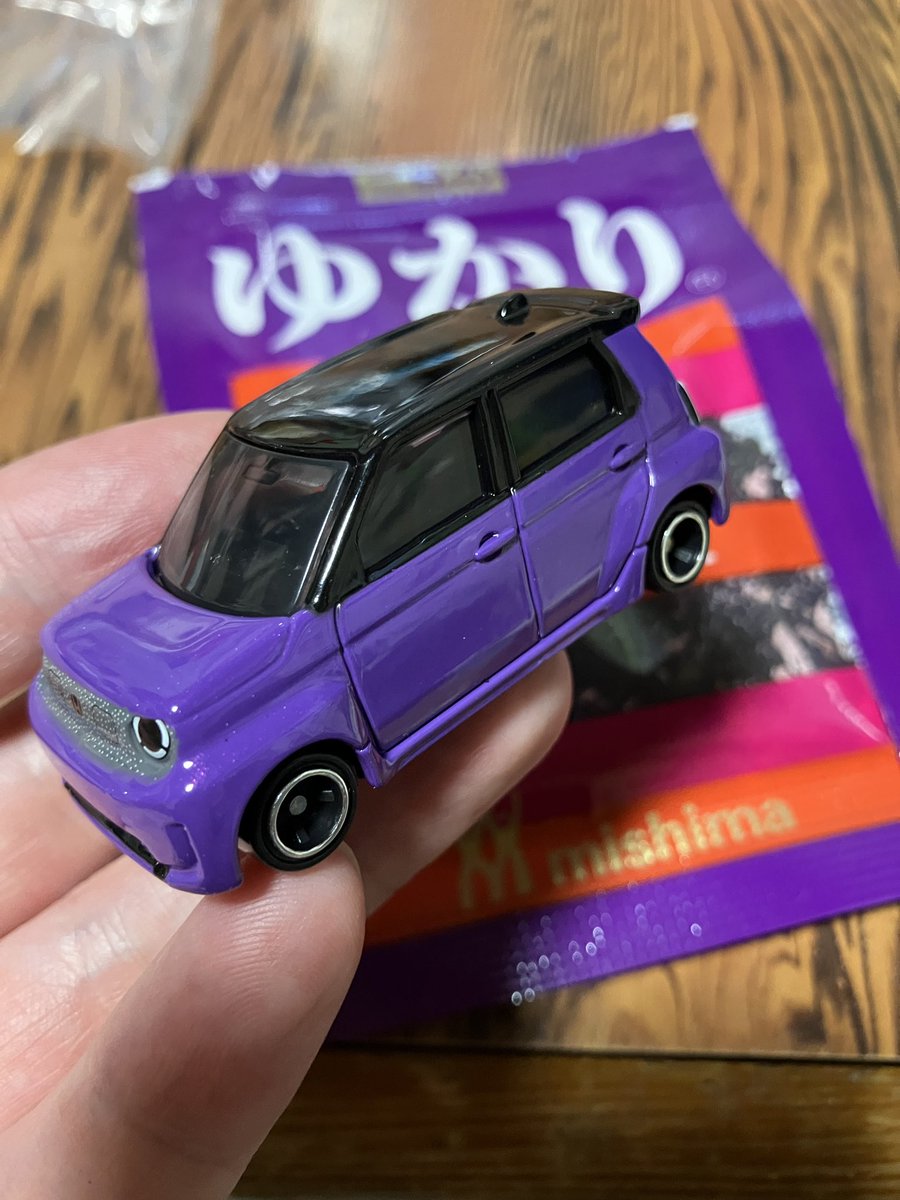 わぁ😍 紫色の自動車とは無縁の人生だから新鮮😙