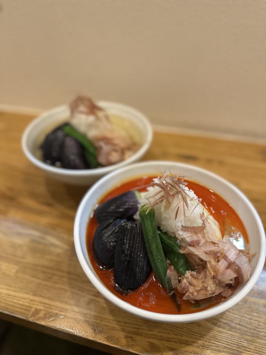 numachanramen's tweet photo. 毎年恒例
野菜が収穫出来た時は、
サマーベジタブルコールドラーメン🍆

スタンダードモデル🐟
レッドホットモデル🌶️

〜夏野菜の冷やしラーメン〜
ぬまちゃんラーメンよろしくね https://t.co/rTeRUOGPMl