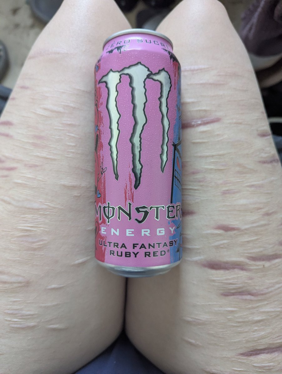 p1ge0n_9's tweet photo. Scars check and monster :3 https://t.co/4y0WqkqKzG