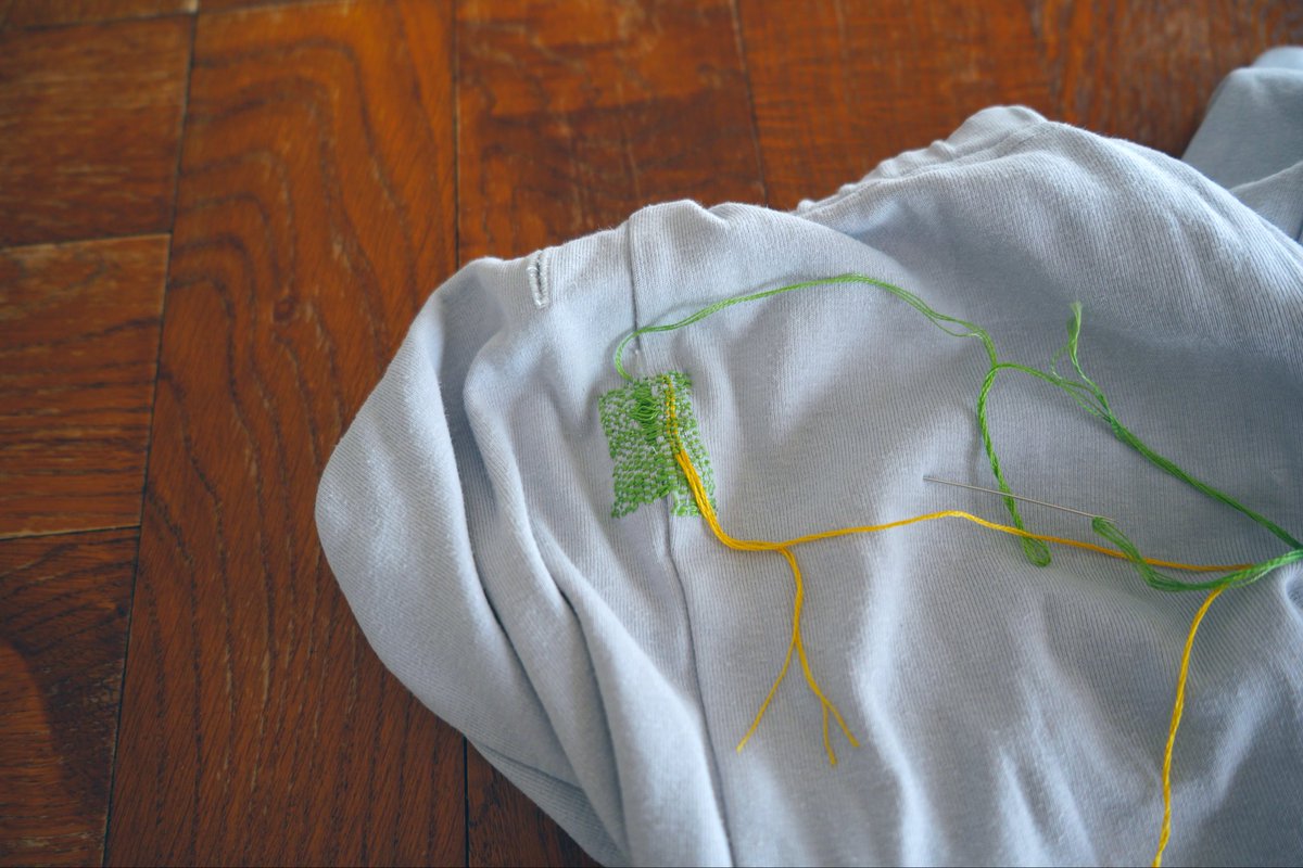 Visage_de_Lune_'s tweet photo. 先週の今頃、ダーニングのワークショップに向かっていたなぁ🧵

日々の生活やら2歳児のお世話やらで時間が溶けてなくなるこの頃
趣味に没頭できる時間に、思った以上に癒されて、ハマりそう☺︎

#Darning #ダーニング #手芸🧶 https://t.co/rljYy17F2F