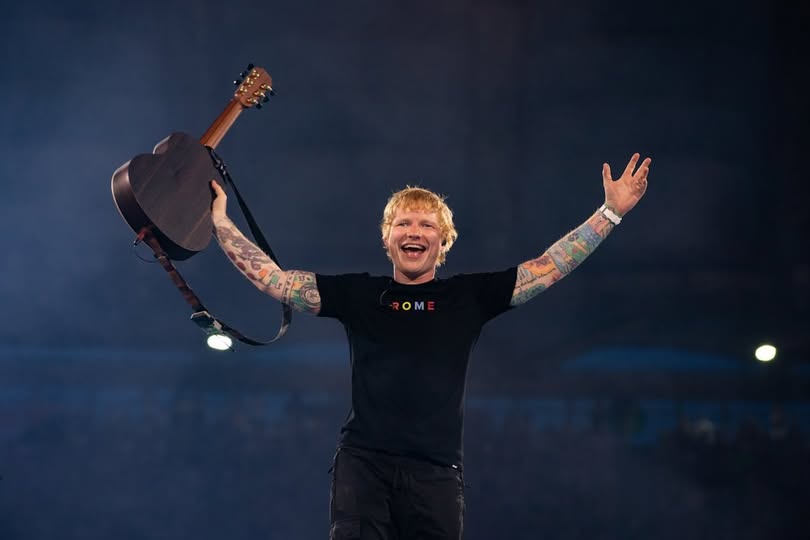 StroiescuLilia's tweet photo. Ed Sheeran - the smile of the day https://t.co/GVipootLqA