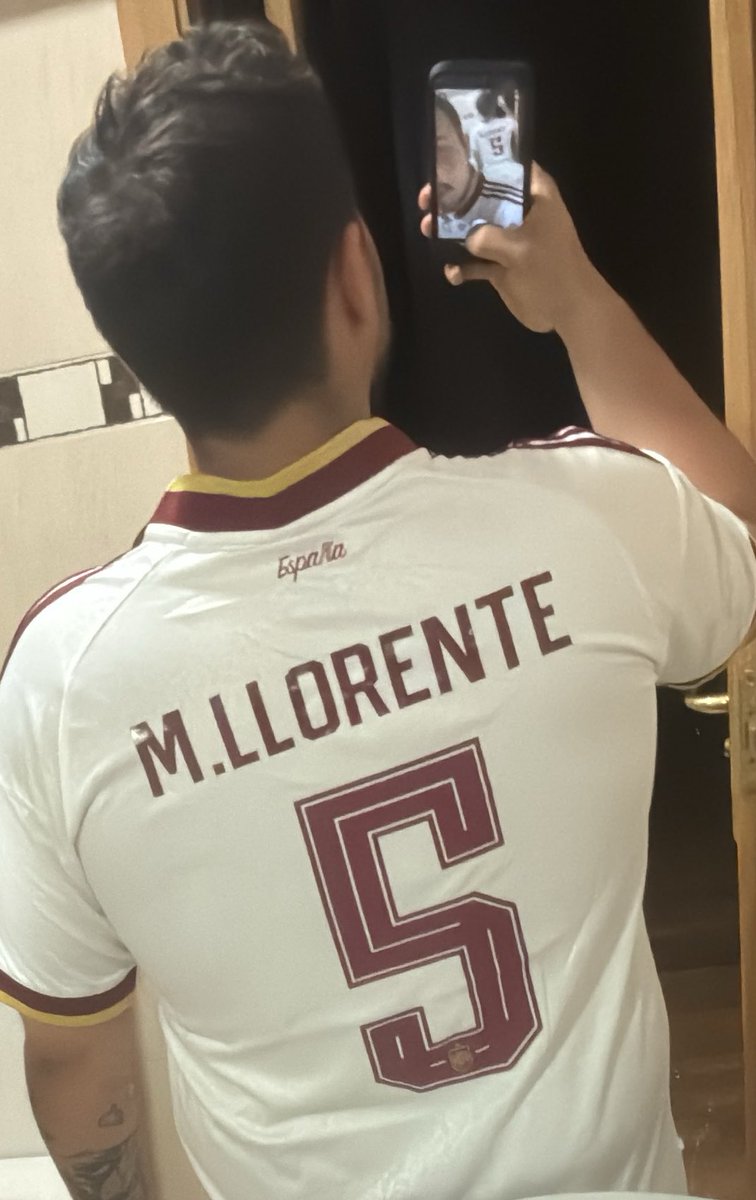 Ser_Atletico's tweet photo. Bien elegante para mañana @marcosllorente 🤴🏼🌞🇪🇸 #vivaEspaña https://t.co/OzGVcw5Lf2