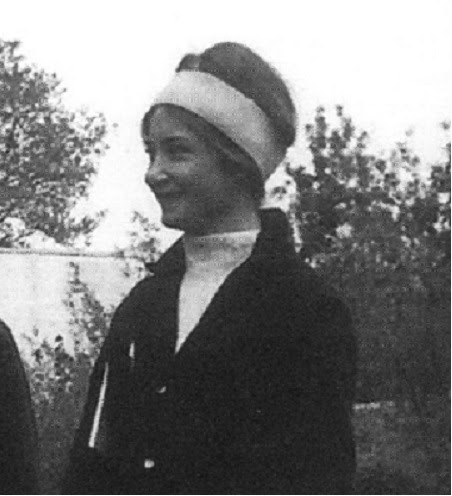 stefdesvosges's tweet photo. le 21 juin 1994 à Villejuif de Nicole Echard chercheuse au CNRS, anthropologue, spécialiste de l'Afrique, elle se bat contre les mutilations sexuelles des femmes africaines, 12ème division - cimetière du Montparnasse https://t.co/HCEMM5beoq