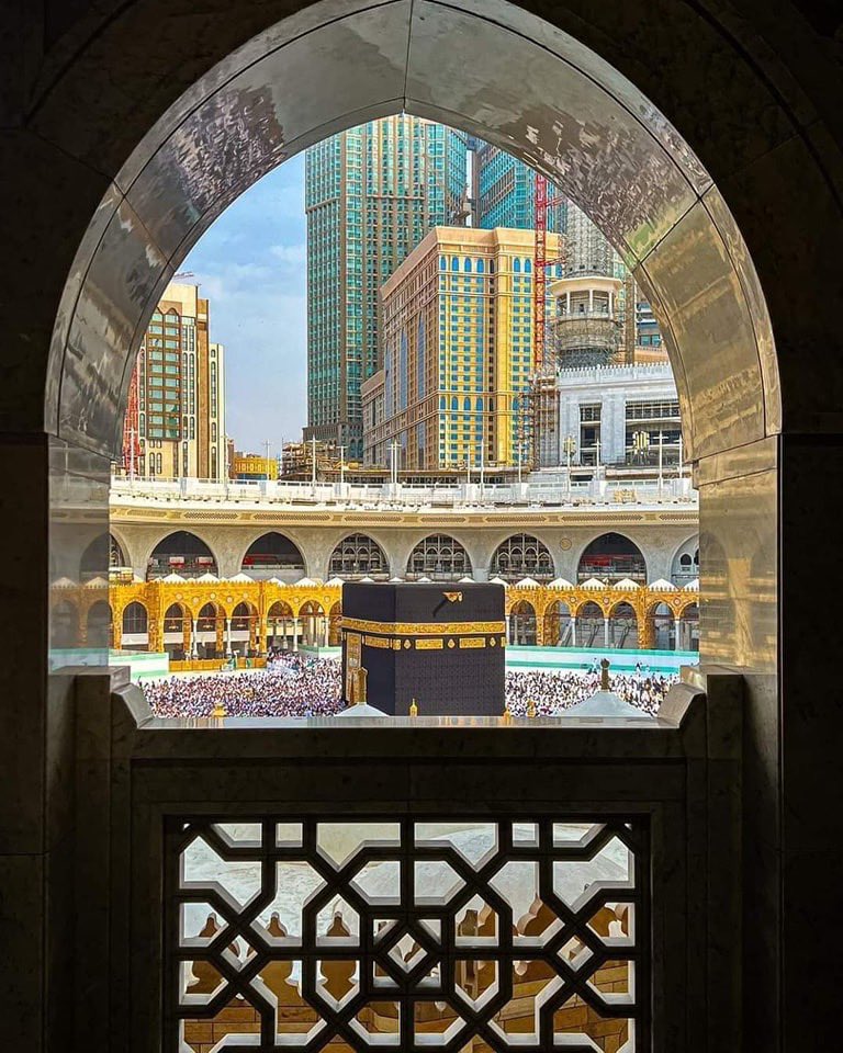 Hajj_news's tweet photo. مهما ازدحمت الحياة، يبقى للقلب وجهةٌ يعرف عندها كيف يهدأ، وكيف يبوح بكل ما أخفاه 🕋

#مكة
#المسجد_الحرام https://t.co/kDph2cBQjI