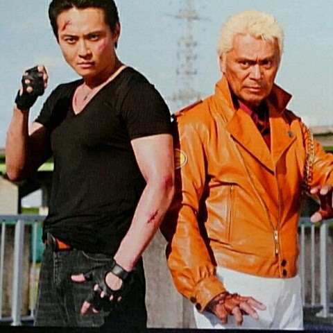 builder283's tweet photo. 地元の航空公園だ！そして清家さんがギャバンジャケット！大葉さんも(その頃はまだ存在してない)撃っぽいな  #コスプレ  #宇宙刑事ギャバン https://t.co/JtZe7pWiMP
