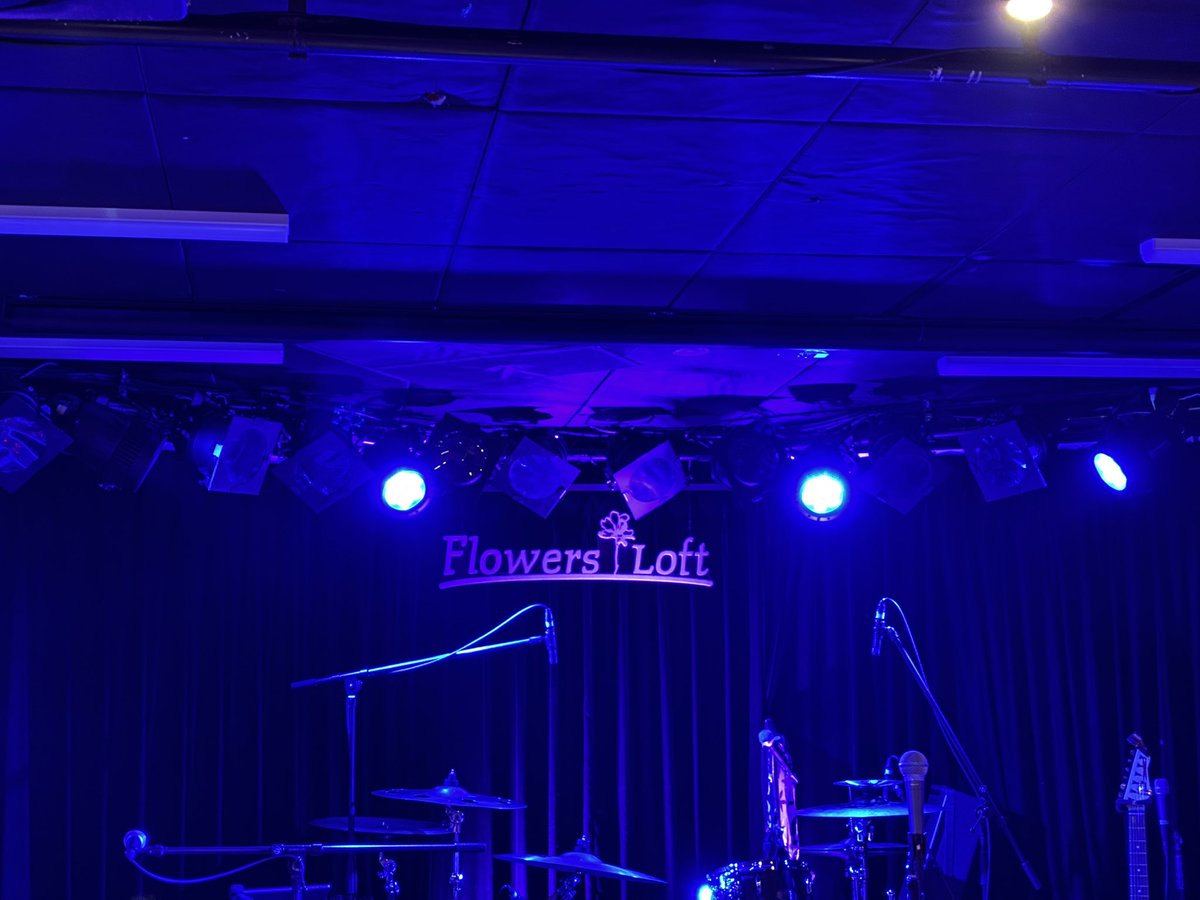 whomaybe's tweet photo. こうしてたまにでいいんです。彼等の音楽からしか摂れない栄養があるので。
じんちゃんの生存確認も。
表舞台から去った人もそれぞれの生活が充ち足りることを願っているんだけど、その生活の中にまた音楽が息づくのならこんな嬉しいことはないよ。
良いお年を。
#Soupnote https://t.co/7fefj4a9U4