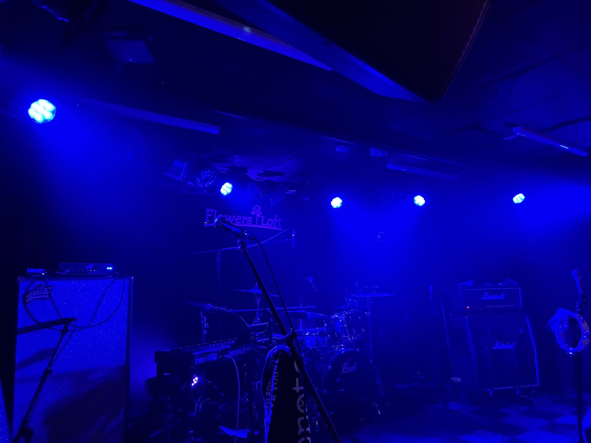 whomaybe's tweet photo. こうしてたまにでいいんです。彼等の音楽からしか摂れない栄養があるので。
じんちゃんの生存確認も。
表舞台から去った人もそれぞれの生活が充ち足りることを願っているんだけど、その生活の中にまた音楽が息づくのならこんな嬉しいことはないよ。
良いお年を。
#Soupnote https://t.co/7fefj4a9U4