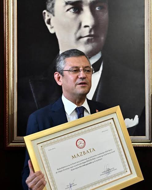 BirolUras4's tweet photo. @barisyarkadas @tv100 Barış bey, mazbatalı genel başkanimiz burda, bakın https://t.co/TwACURWitE