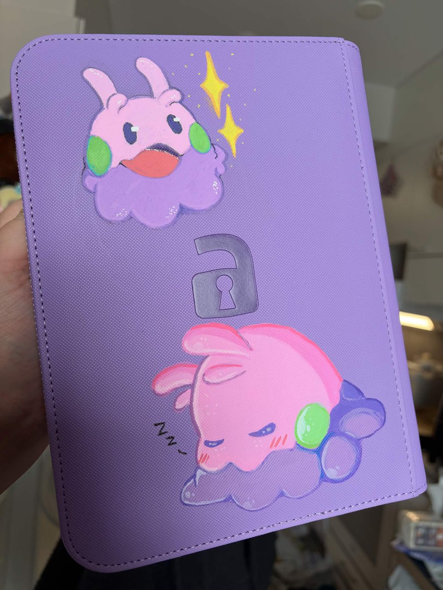 DyingStarArch's tweet photo. Got some arrtx acrylic pens and tried them on the #vaultx binder<3 this time drew a sleeping goomy ^-^<3 

Was fun draw with them, needed some layers, but it came out pretty nice in the end <3

#pokemon #goomy #pokemonart #pokemongoomy #arrtx https://t.co/WRbRwzF5Lz