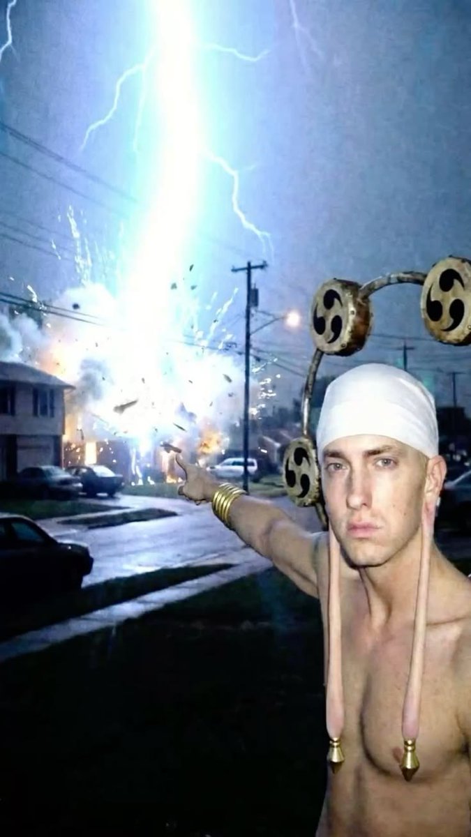LittleHungTard's tweet photo. Me when the goyims try and take my house (my mom came back home without McDonalds) #getfucked #mcdonalds https://t.co/bCJE31LWyi
