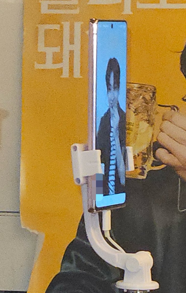 stepby916's tweet photo. 식당에서 영통하기 컨텐츠😁 https://t.co/QoZR4zuWGA