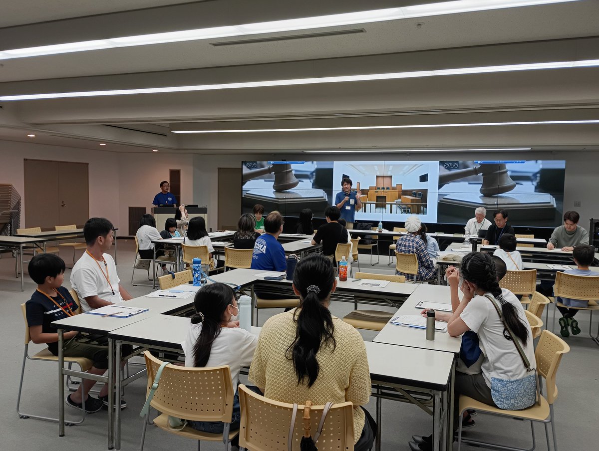 Ikoma_learning's tweet photo. 本日はiまちミル「親子で挑戦！『三匹のこぶた』裁判」を開催しました。題材の映像を見て、親子、グループで話し合いをしながら、有罪か無罪かを考えました。話し合う中で、人の意見を聞いて考えが変わったり、判決が覆った班も！裁判員制度について、実際に体験しながら学べる良い機会となりました♪ https://t.co/v1N3teerr2
