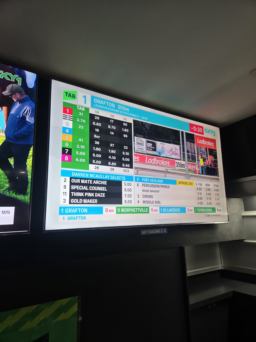McjennettJ's tweet photo. @SkyRacingAU @BBakerRacing @Darby_Racing @aus_turf_club Hey sky racing your Darren Macaulay selects list is showing old races that are already finished needs fixing https://t.co/6ZBmwCA7MK