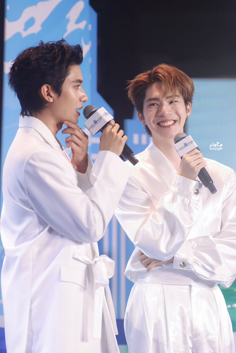 jjrcpstation's tweet photo. อาการมันเป็นยังไงซิ🌚🌝

LRP WITH NETJJ AT SKINTOPIA
#EffaclarxNetJJ
#jj_rcp #netsiraphop #NETJJ https://t.co/Wt8TPRkQjR