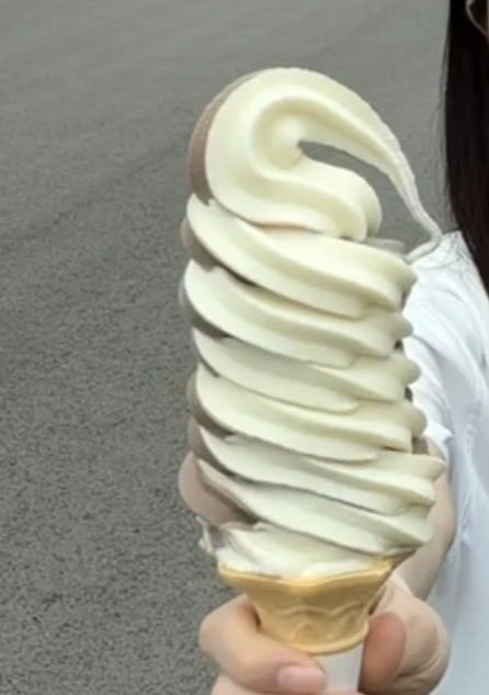 rorobeauty_0's tweet photo. 어느정도로 더웠냐면 아이스크림이 10초만에 줄줄녹았어요•• 쿨링패치 없었으면 내가 호러메이즈 좀비하러 들어가야댐 https://t.co/8P85jKJ5e4