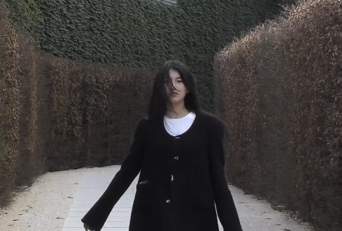 seori_ri_ri's tweet photo. 수지넴 사복 데일리룩 보는 재미도 덤🖤 https://t.co/uAXegr44jd