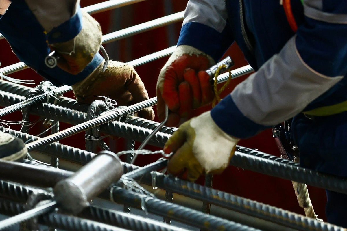 energy_gov_mn's tweet photo. Монгол Улсын Их Хурлын дарга С.Бямбацогт, Эрчим хүчний сайд Б.Найдалаа нар өнөөдөр "ДЦС-3” ТӨХК-д ажиллаж, өвөлжилтийн бэлтгэл, өргөтгөл шинэчлэл, станцын засварын ажлын явцтай танилцлаа. https://t.co/Lt6GAn8TXD