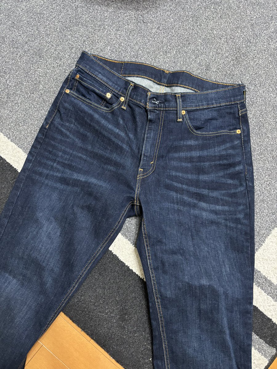 batmanyosuke's tweet photo. 今日はこれ、Levi's®︎の541。
テーパードな形。
何年か前に木村拓哉さんが宣伝してた立体裁断の541も持ってるけどペンキまみれになったので保管。その代わりに買った541。
スニーカーも見せやすいしお気に入りです。
#リーバイス
#リーバイス541
#Levis
#Levis541 https://t.co/clw2ZT4Dwm