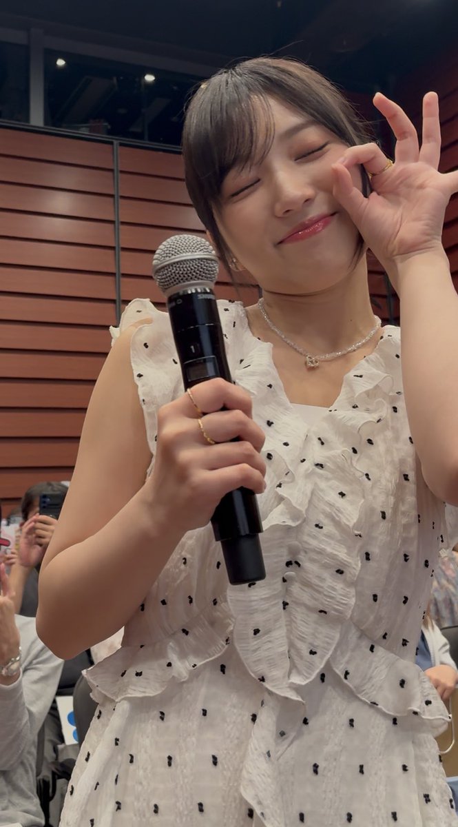 yryrswn7's tweet photo. こちらも可愛い、至近距離の奈子ちゃん
#なこるーむ 
#矢吹奈子ファンミーティング 
#矢吹奈子 @nako_yabuki_75 https://t.co/AeSBkJuRtj