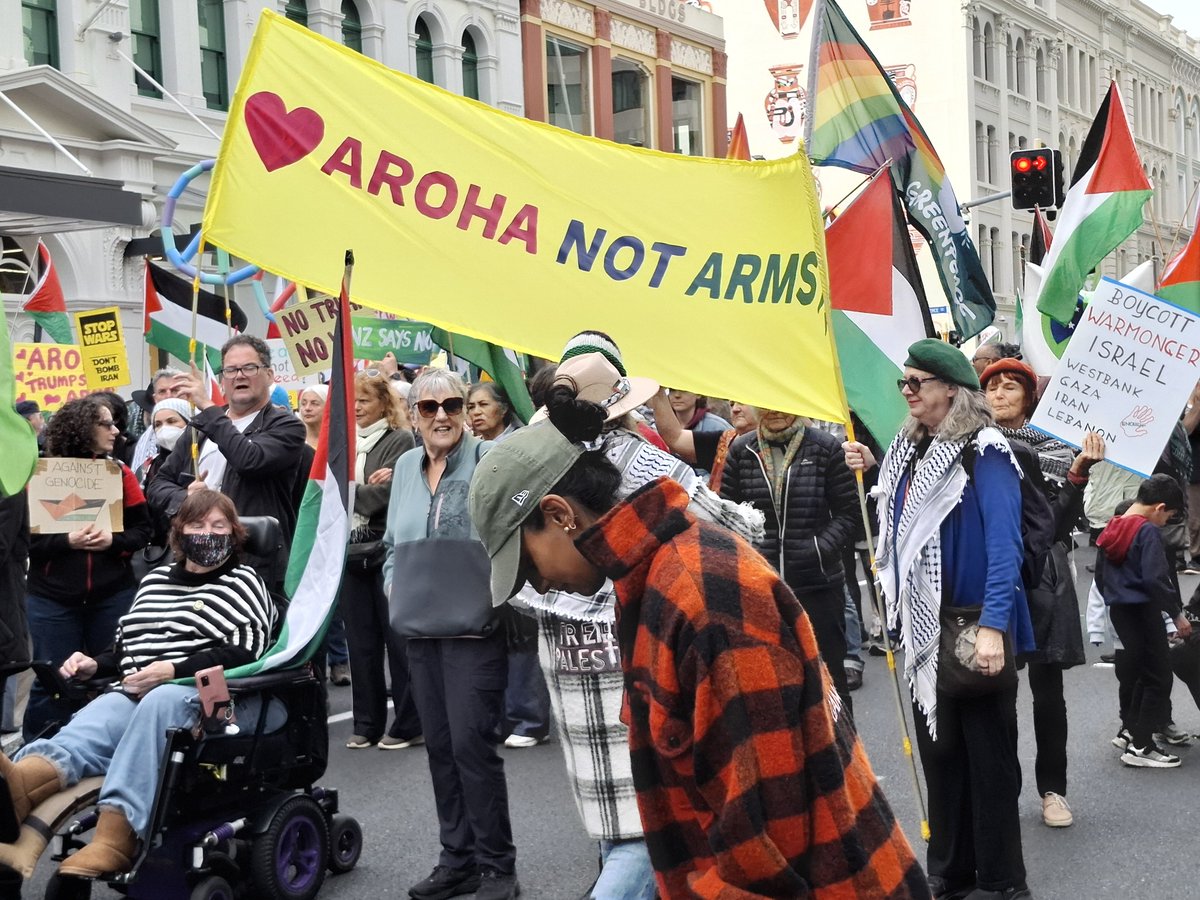 LynneLowe00's tweet photo. To counter that.
Beautiful messages on #marchforpeace today https://t.co/yf7sZNLKgE