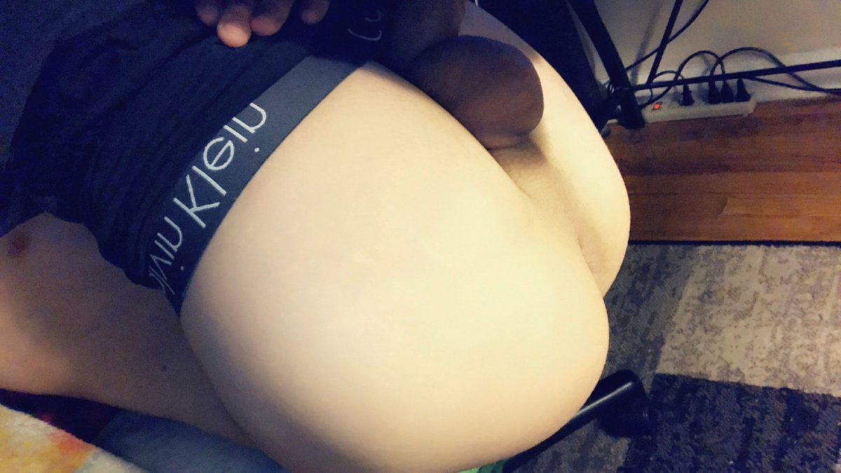 dumbbtwink's tweet photo. hey look at my butt https://t.co/3OtBTFWDov