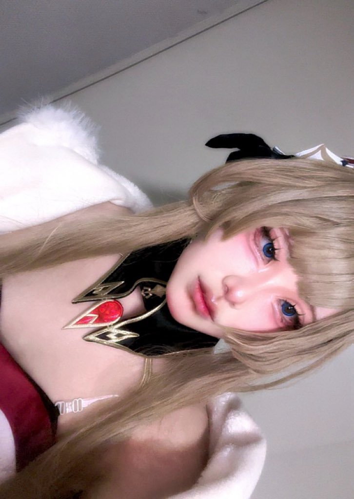 ruz_3112's tweet photo. います
うしろの衣装ぶち壊れたのでバカ熱上着着てます #コスログ美観 https://t.co/c2JGYMkvgd