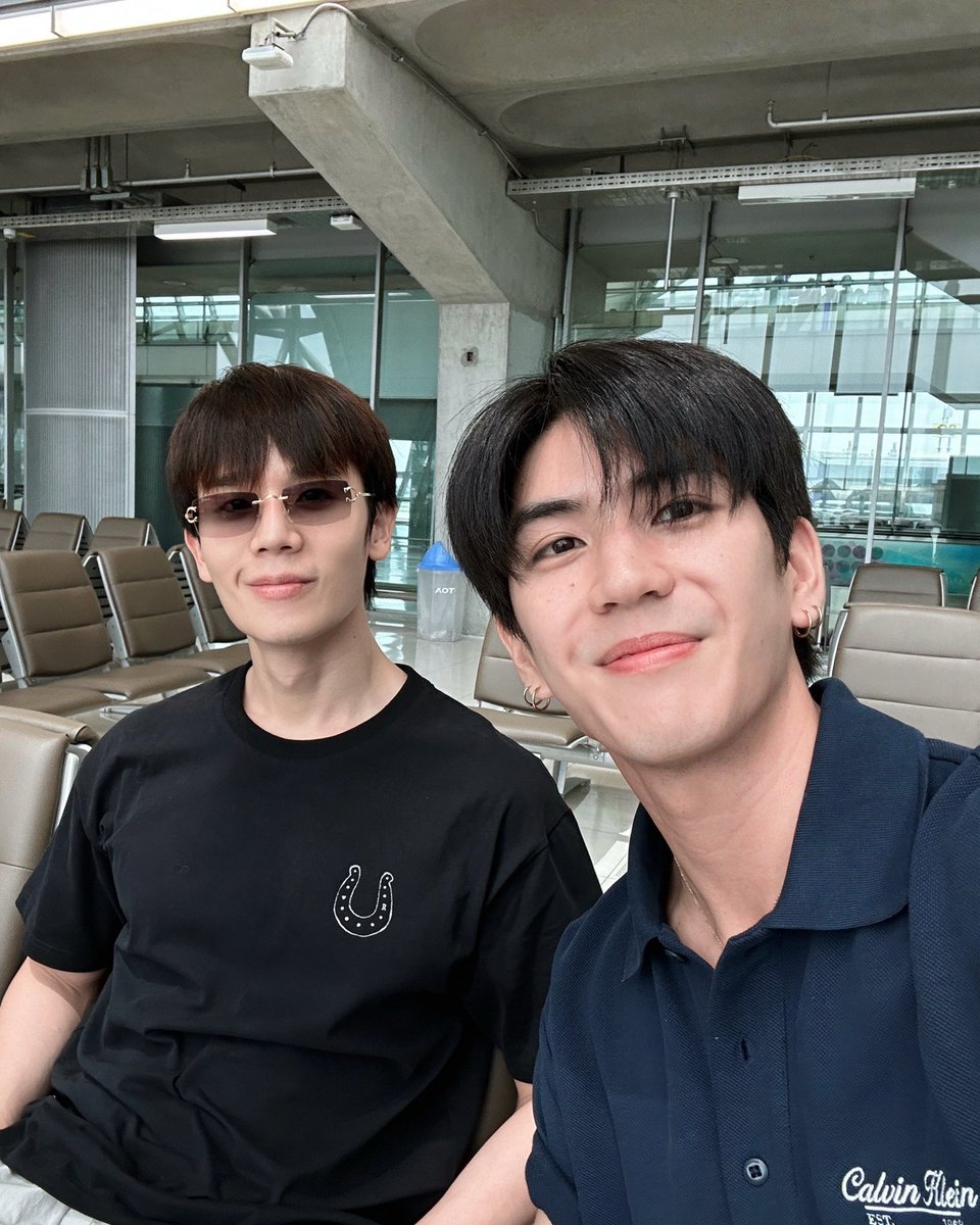 zeropercentgirl's tweet photo. จิมมี่ซีน่ารักมาก หนุ่มตี๋พกแมวมาด้วยหยอ 🐈 

#jimmyyjp #sea_tawinan #จิมมี่ซี https://t.co/H6qovrDbXd