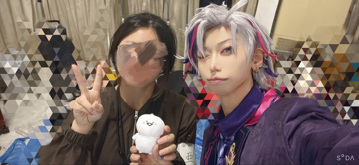 aine101619's tweet photo. #ふわふわなにじあわせ 

めちゃめちゃ遅くなっちゃいましたがアシスタントで行ってました
しゃむちまじで企画ありがとうだし誘ってくれてありがとう
面のええ人に囲まれて幸せな人生でした

今回はやーちゃん来れなかったからﾌﾞﾝ預かってた
サングラス思った以上に色々反射してたから顔面は潰した https://t.co/xWv8G1amIV