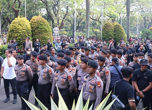 tarungnews2's tweet photo. https://t.co/BT1634uG62
Polda Metro Jaya Kawal Eksekusi Pulihkan Aset Negara Eks Hotel Sultan #Rajiun #CAT1 #Turut #Cortis #Lawan10 #RadityaDika #YukLibur https://t.co/tfCU87QGb8