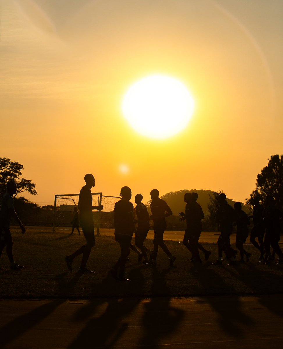Mukange_Visuals's tweet photo. Silhouette. The sunsets, work still up for match Officials. https://t.co/03QmLxnykG