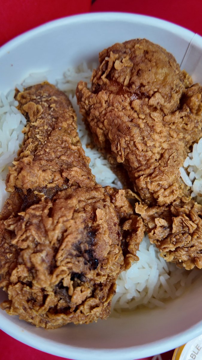 HouseofMandi's tweet photo. Lunch sorted for just 350 bob! 🍗 

Get our 2-piece chicken combo served with your choice of rice or fries. 

Perfect for a quick bite between meetings or lectures. 

Book mapema lunch ikupate unavunja mifupa, call 0793 006 006 

Grab hii deal 😋
#FreedomPizza #ChickenCombo https://t.co/0ZRu167B1k