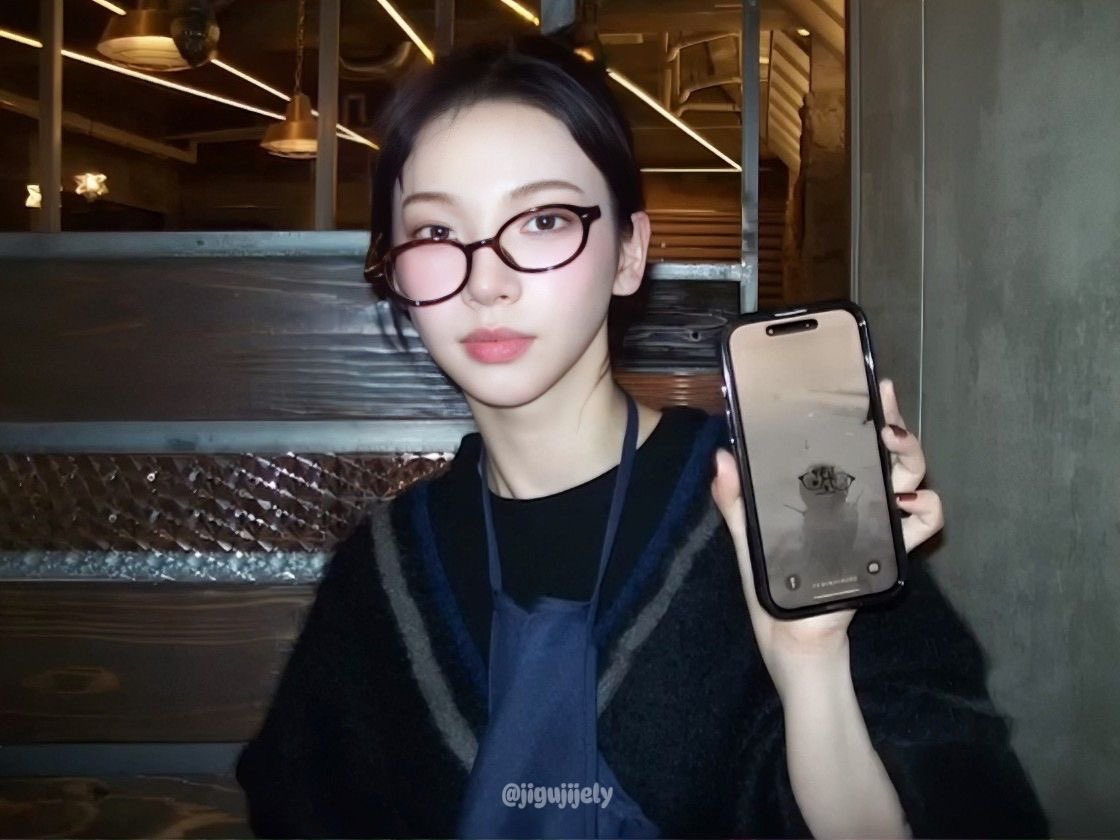 yasminpdip's tweet photo. karina🤣🙏🏻 https://t.co/yxJp5OwAa0