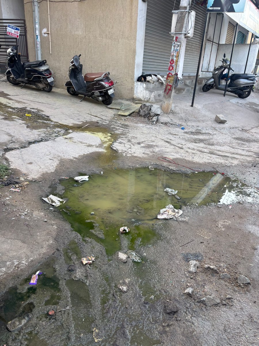 AnupamJ9's tweet photo. @CommissionrGHMC
@GHMCOnline 

Drain is overflowing from last 15 days on Peeramcheru main road, Indira Reddy Nagar Basti,kamman road near Kali Mandir, Bandlaguda Jagir with no action taken on WhatsApp complaints. Pedestrian and vehicles have tough times crossing the stretch. https://t.co/ANp9iPSVQa