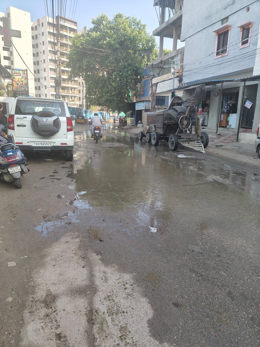 AnupamJ9's tweet photo. @CommissionrGHMC
@GHMCOnline 

Drain is overflowing from last 15 days on Peeramcheru main road, Indira Reddy Nagar Basti,kamman road near Kali Mandir, Bandlaguda Jagir with no action taken on WhatsApp complaints. Pedestrian and vehicles have tough times crossing the stretch. https://t.co/ANp9iPSVQa